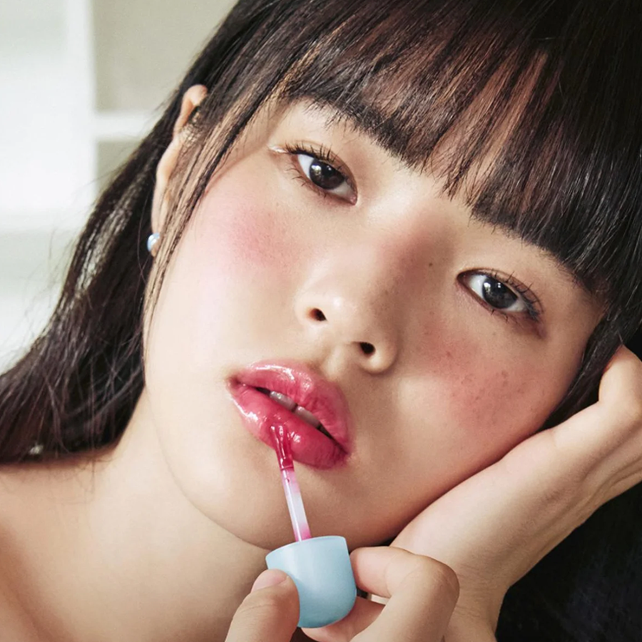 Tinta Labios Tocobo Juicy Berry con efecto voluminizador, hidratación prolongada y acabado brillante.