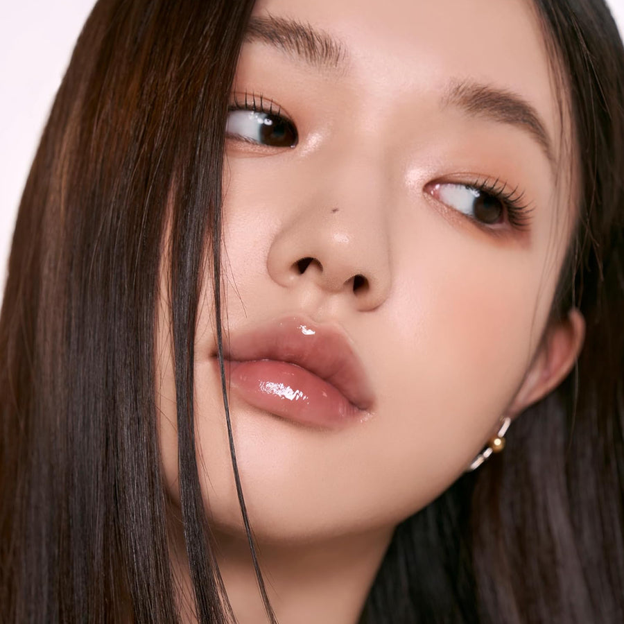 Labial Glasting Color Gloss con efecto voluminizador y glowy, disponible en varios tonos, ideal para unos labios jugosos e hidratados.