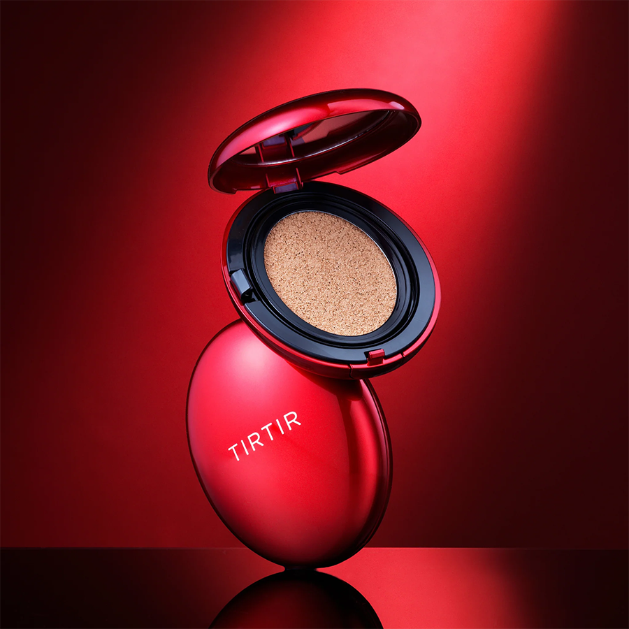 Cushion de alta cobertura Tirtir Mask Fit Red con niacinamida y propóleo, acabado mate y protección solar SPF 40, disponible en tamaños de 18 g y 4.5 g.