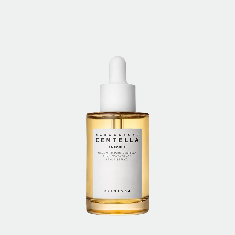 Suero SKIN1004 Madagascar Centella Ampoule con Centella Asiática al 100%, ideal para calmar e hidratar pieles sensibles. Disponible en 30 ml y 55 ml.
